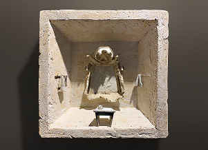 İsimsiz / Alçı , polimer kil / 30x30 cm