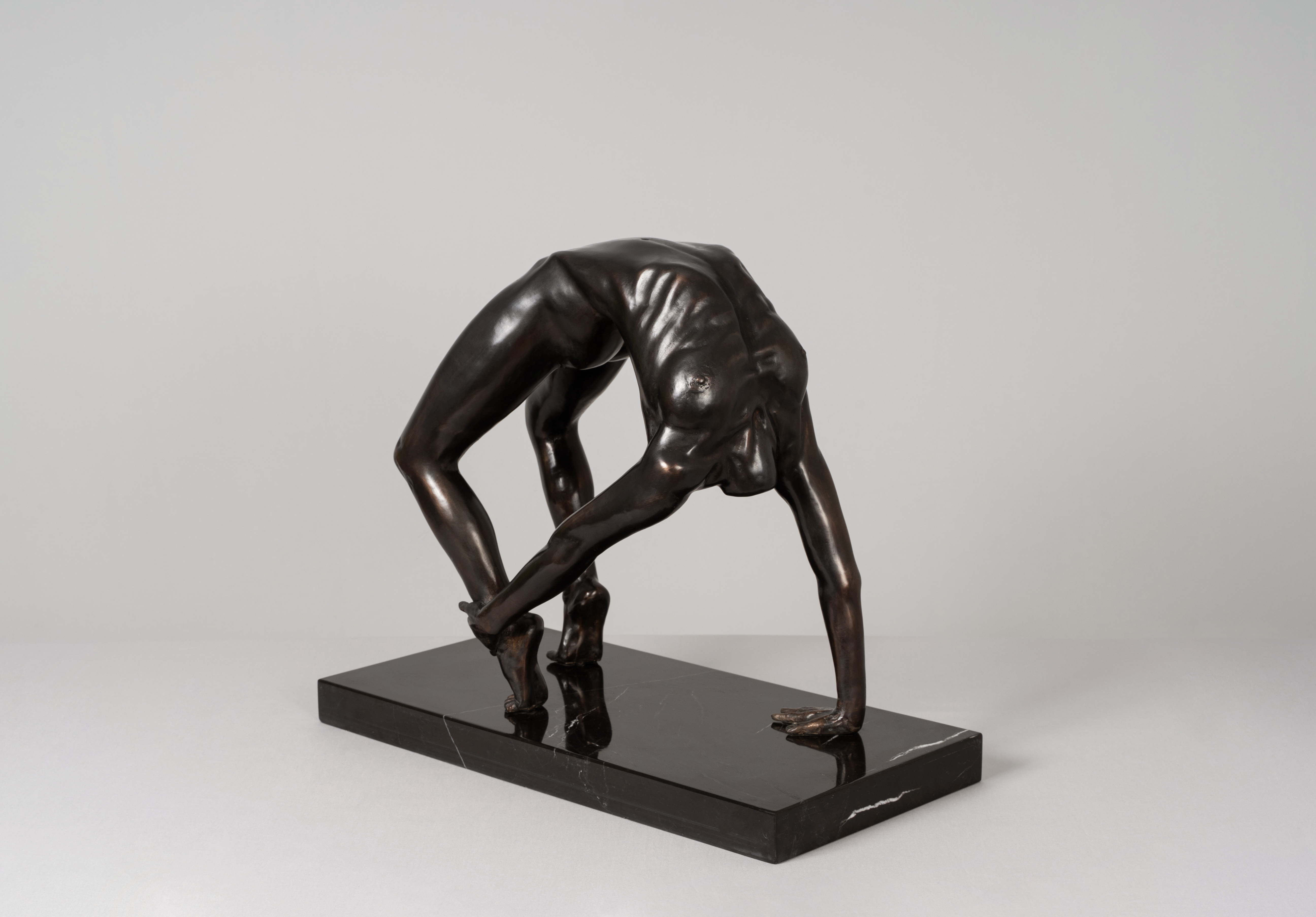 Loop / Bronz / 50x42x45 cm / 2021