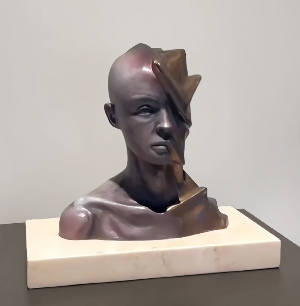 İsimsiz / Polyester üzerine bronz varak kaplama & akrlik boya / 25x15.5x14 cm / 2024