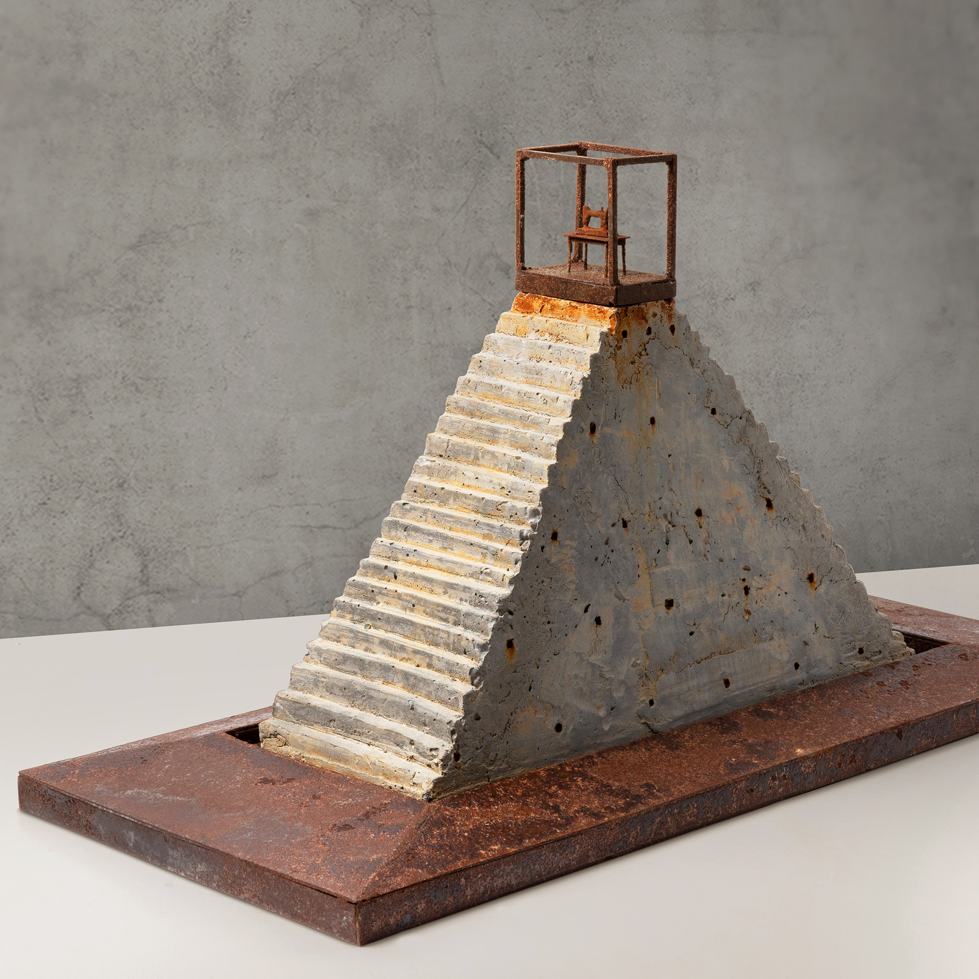Ancient Tailor/Beton, Metal/ 60x47x28/2021